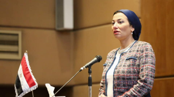 قبول استقالة وزيرة البيئة وتكليف منال عوض بتولي مهامها مؤقتا